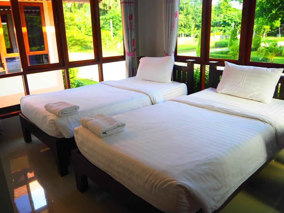 Bansuansiriwat Hotell Ban Tak Exteriör bild